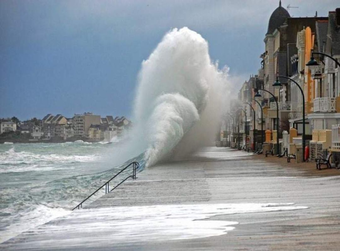 Saint-Malo-baai-golven