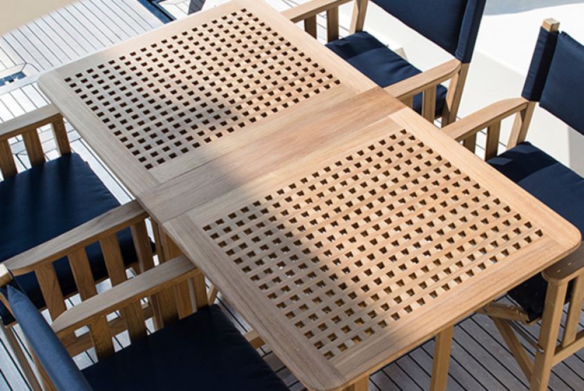 Teak tafel en stoelen boot