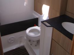 RM69 boot toilet: installatie, bediening, onderhoud